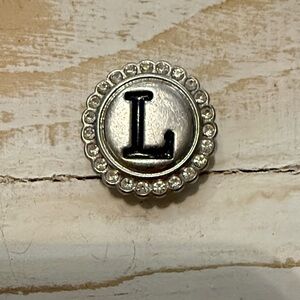 Silver Monogram 'L' Ginger snap